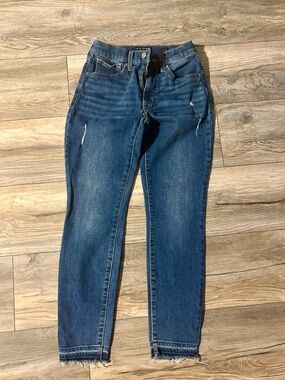 Lucky Brand Women's Medium Blue Skinny Jeans with Frayed Hem